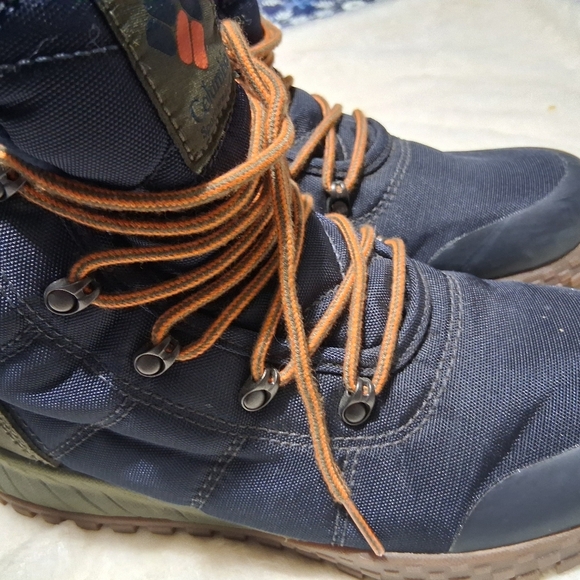 Columbia Men's Navy and Brown Boots Omni Heat Waterproof - Picture 4 of 8